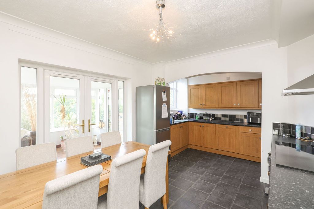 Property photo 2 of 31