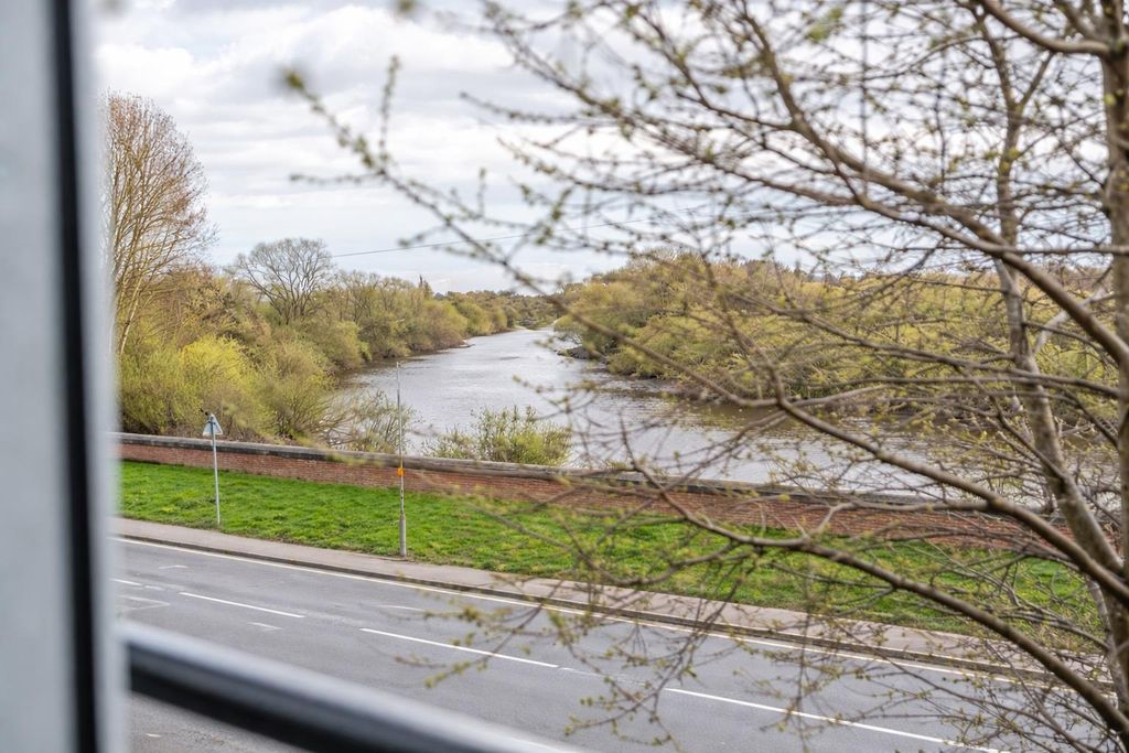 Property photo 2 of 10 Balcony.Png