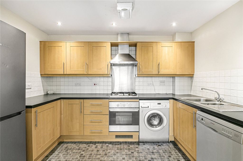 Property photo 3 of 7 Kitchen