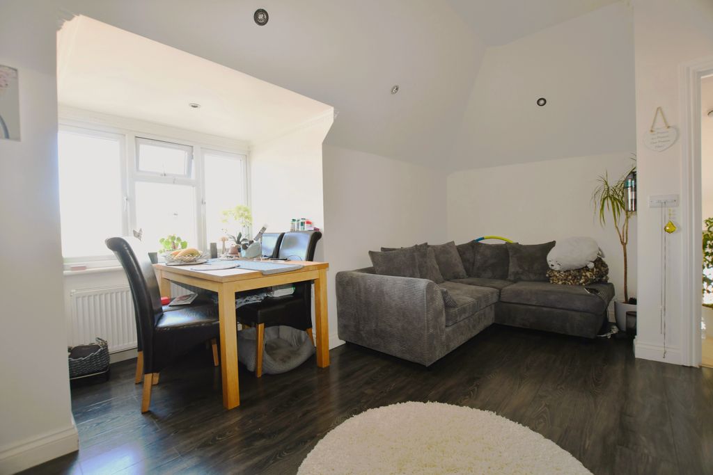 Property photo 2 of 6 4