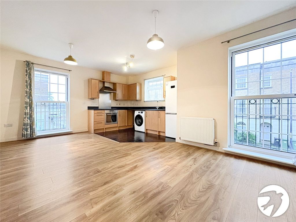 Property photo 3 of 8 Kitchen/Lounge