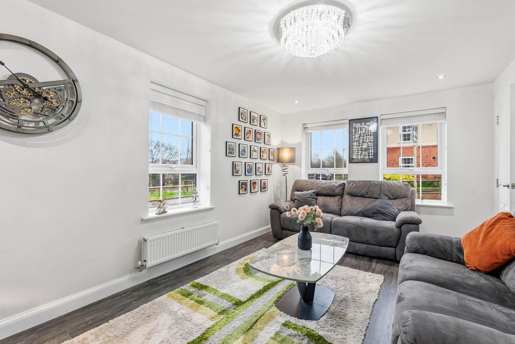 Property photo 3 of 32 Living Room