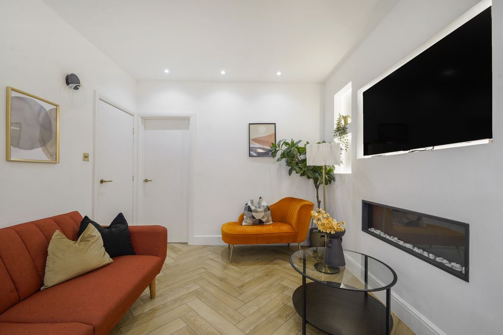 Property photo 2 of 24