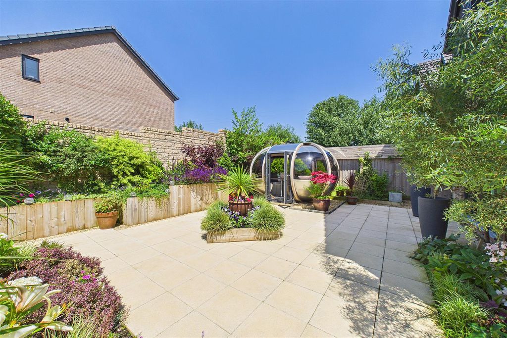 Property photo 2 of 22