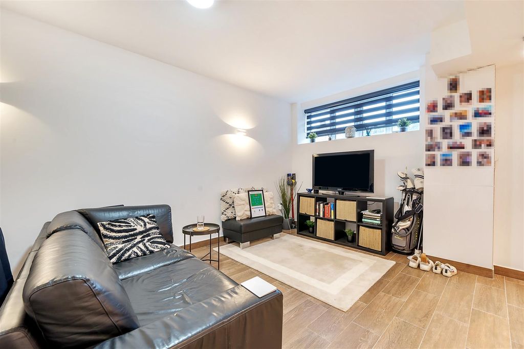 Property photo 3 of 9 1047190 (2).Jpg