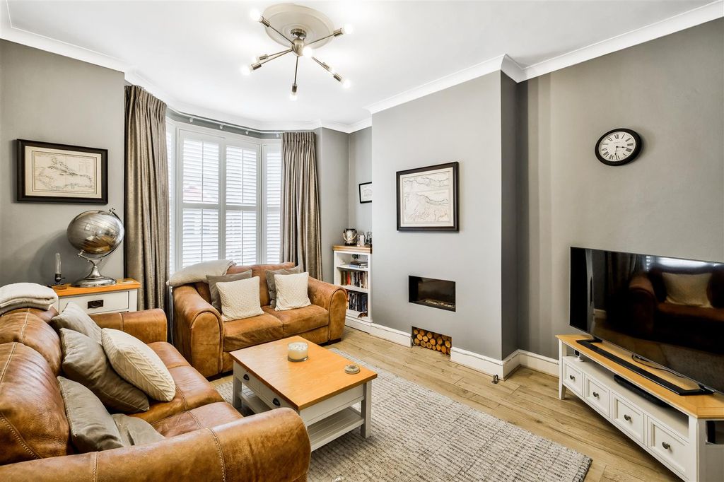 Property photo 2 of 17