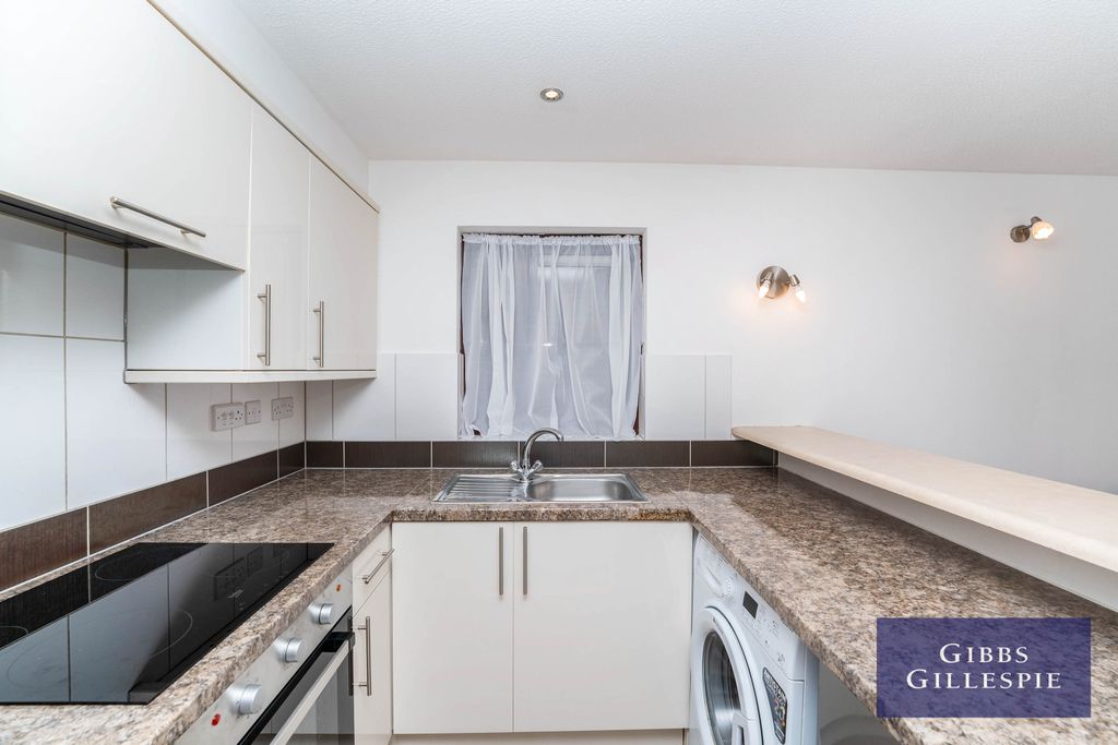 Property photo 2 of 11 2 - 5078Db80-5831-ee
