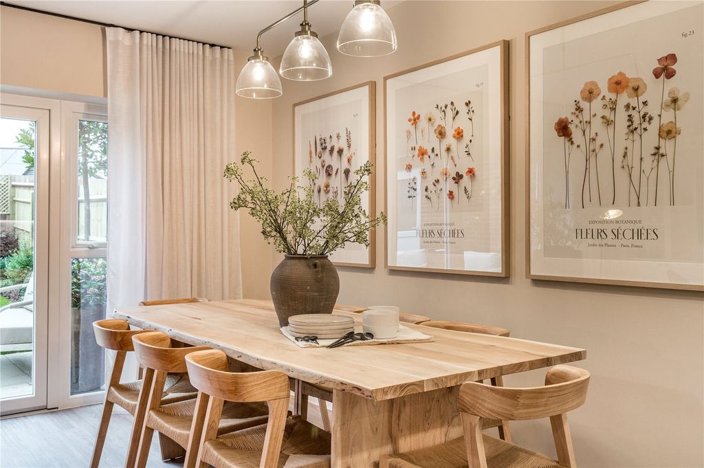 Property photo 2 of 12 Dining Area