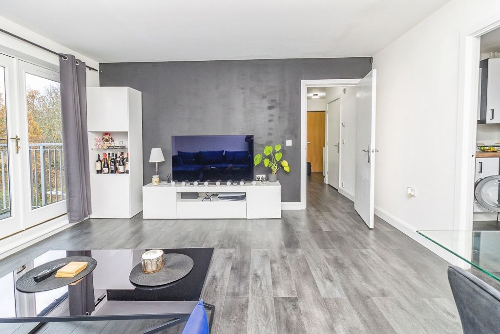 Property photo 3 of 16 Photo