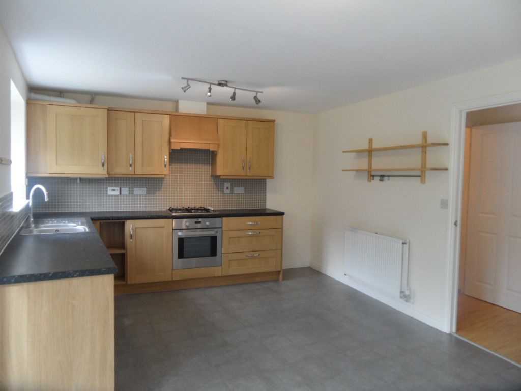 Property photo 3 of 9 Kitchen