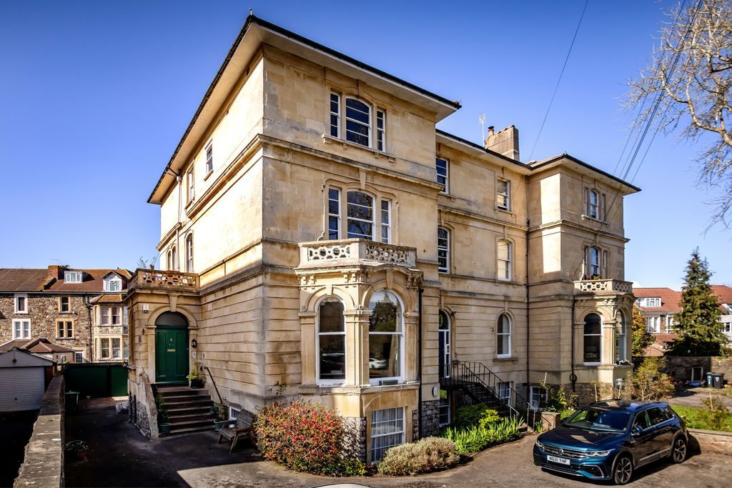 Property photo 1 of 14 External