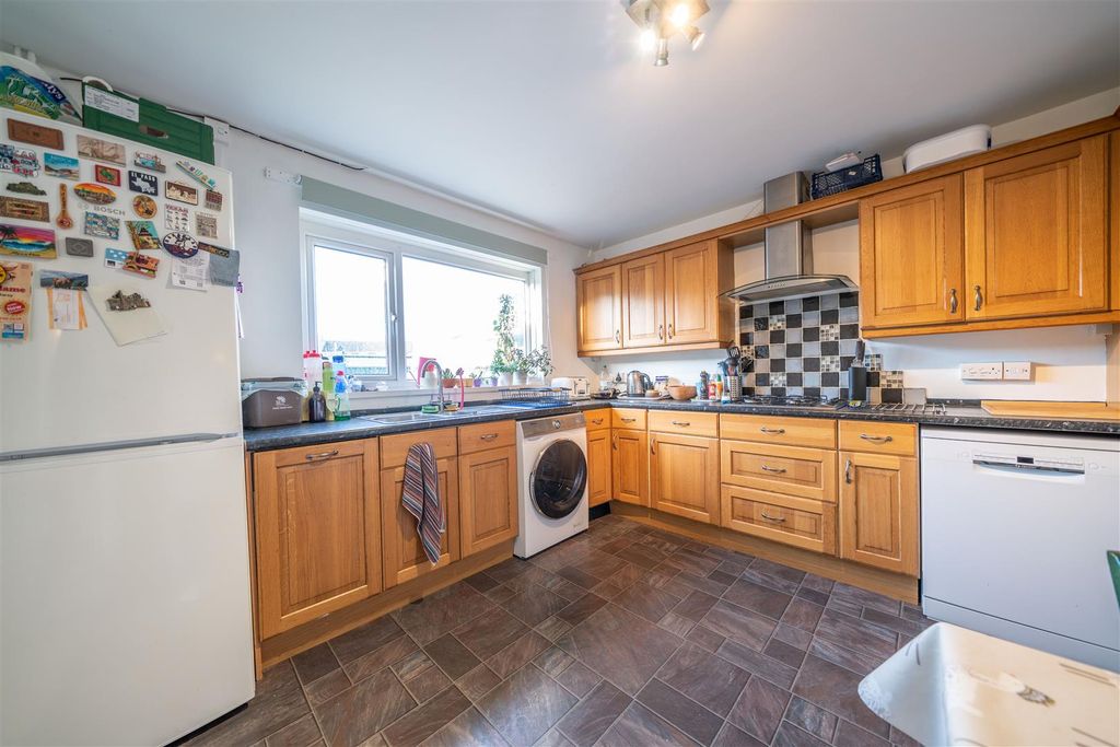 Property photo 3 of 14 l4.Jpg