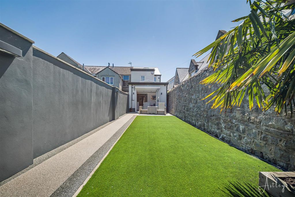 Property photo 3 of 27 Rear