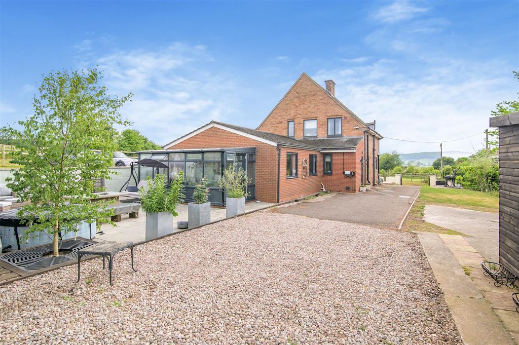 Property photo 2 of 43