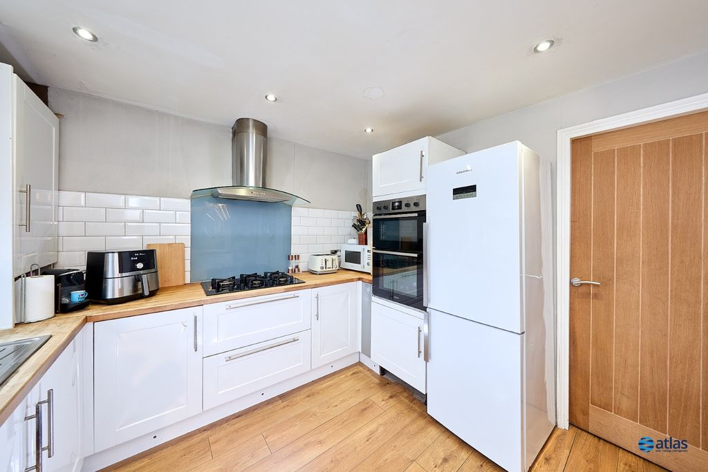 Property photo 2 of 20 Kitchen