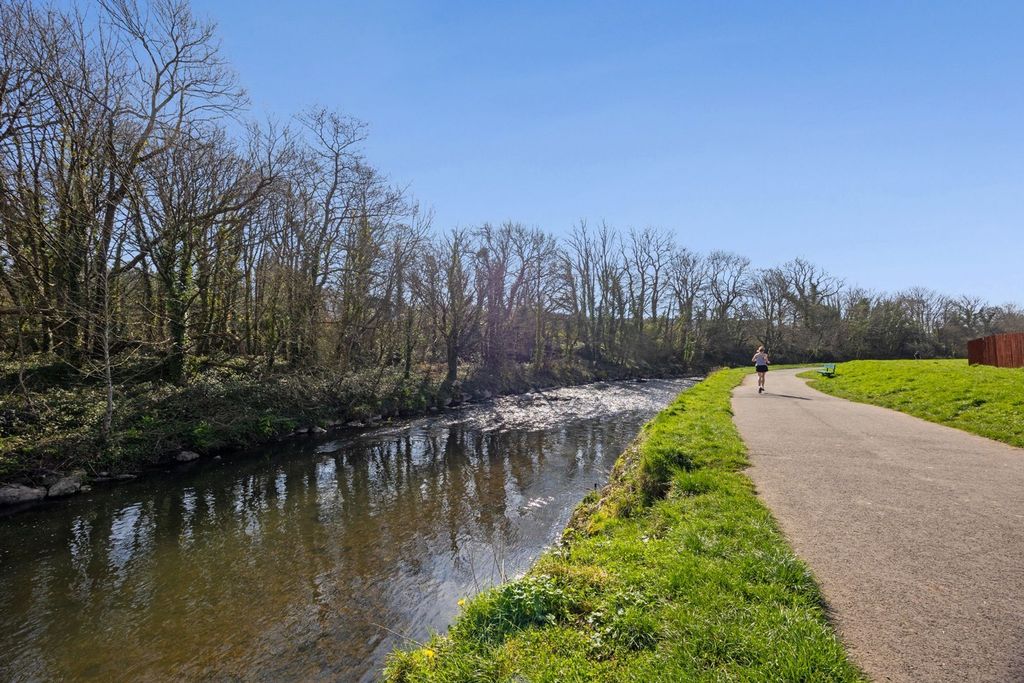 Property photo 3 of 44 Riverside Path