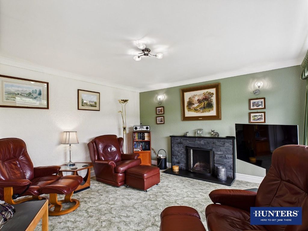 Property photo 2 of 31 Living Room