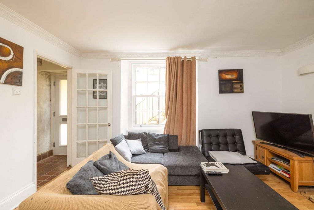 Property photo 3 of 14 Char0056.Jpg