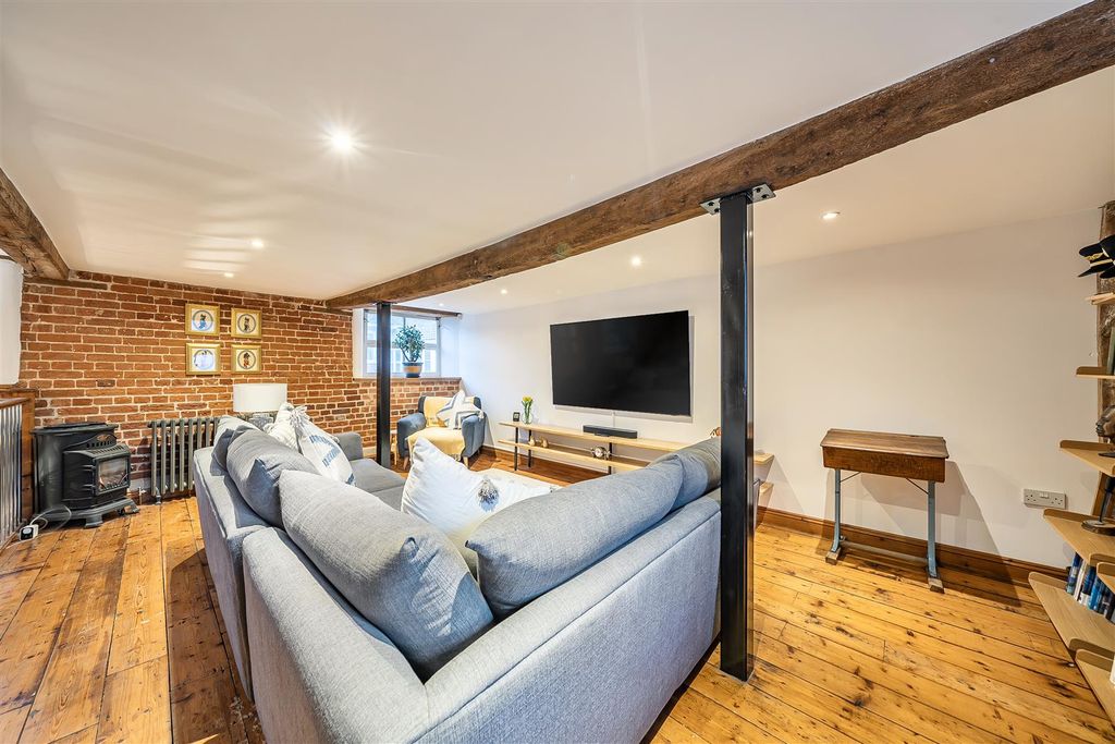 Property photo 2 of 19 Sitting Room