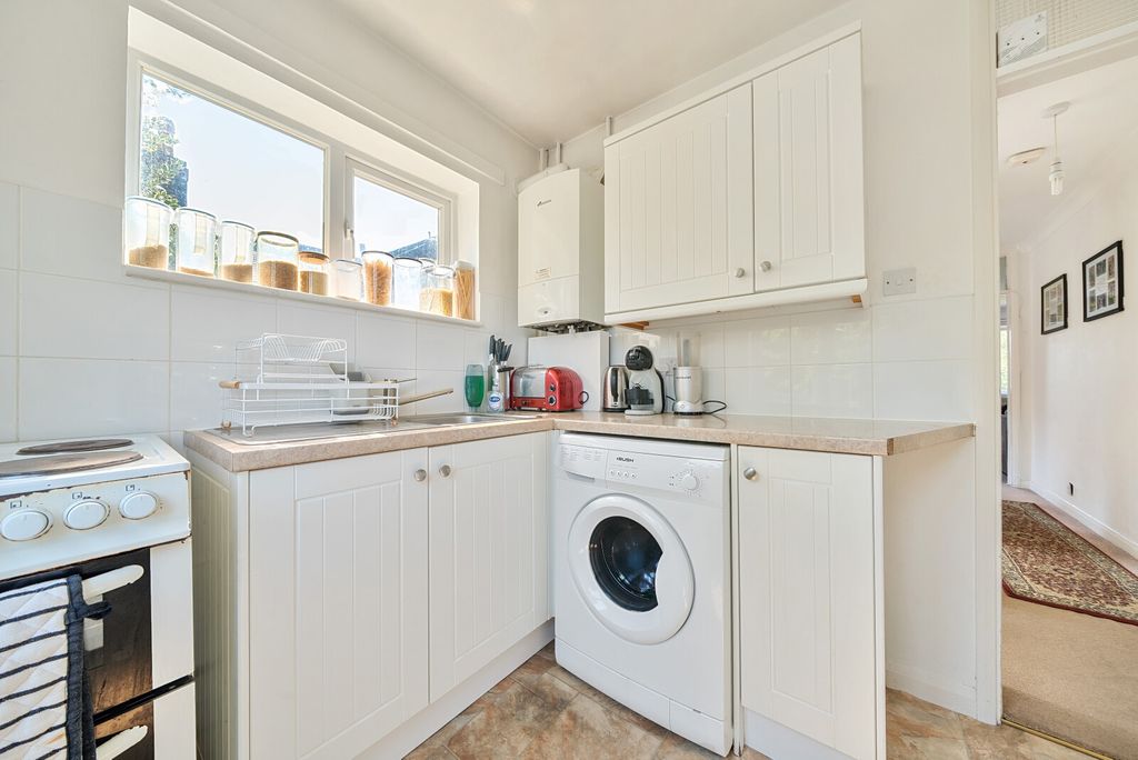 Property photo 3 of 19 Kitchen