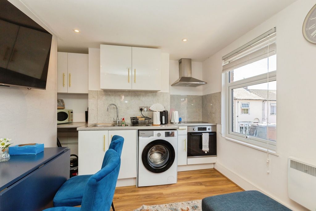 Property photo 2 of 11 Pbox-Img.Jpg