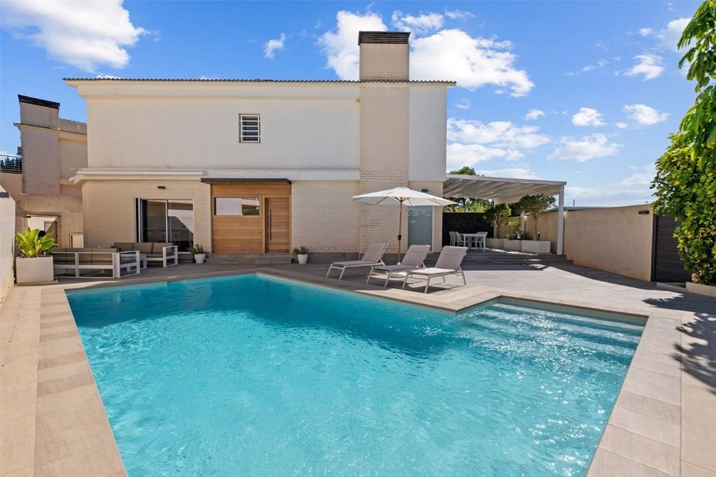 Property photo 2 of 47