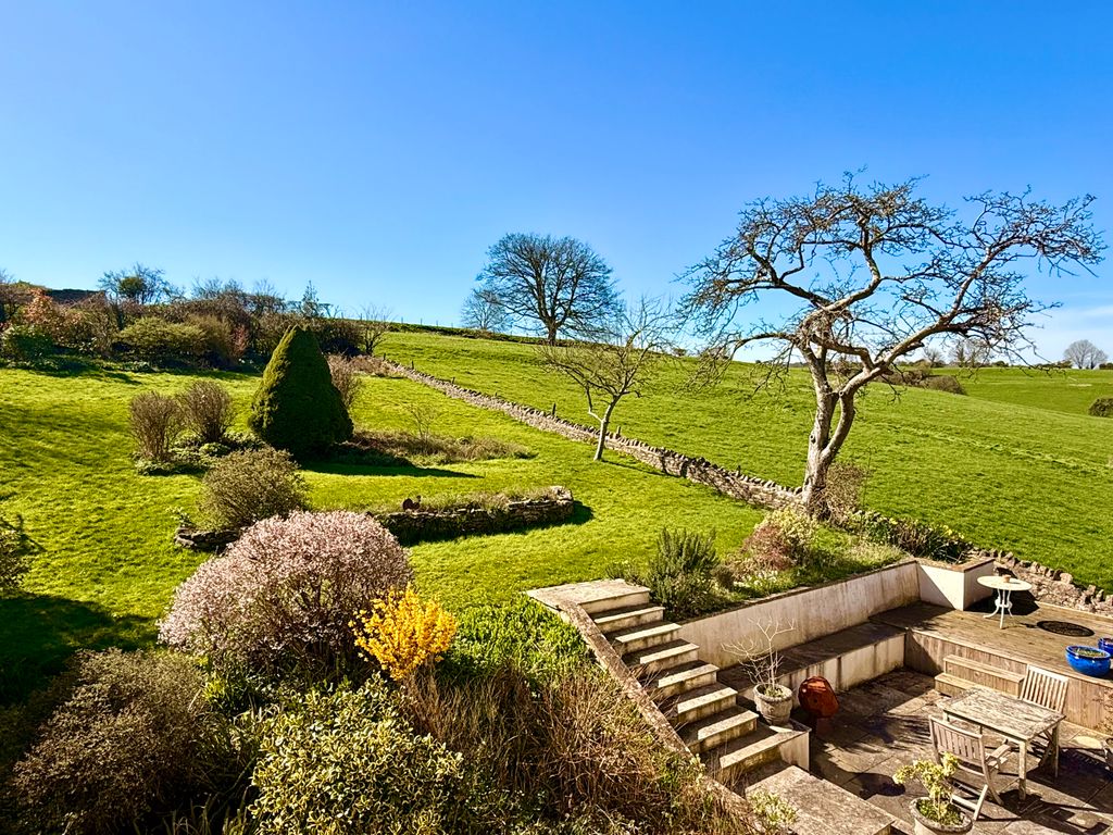 Property photo 3 of 18 Garden