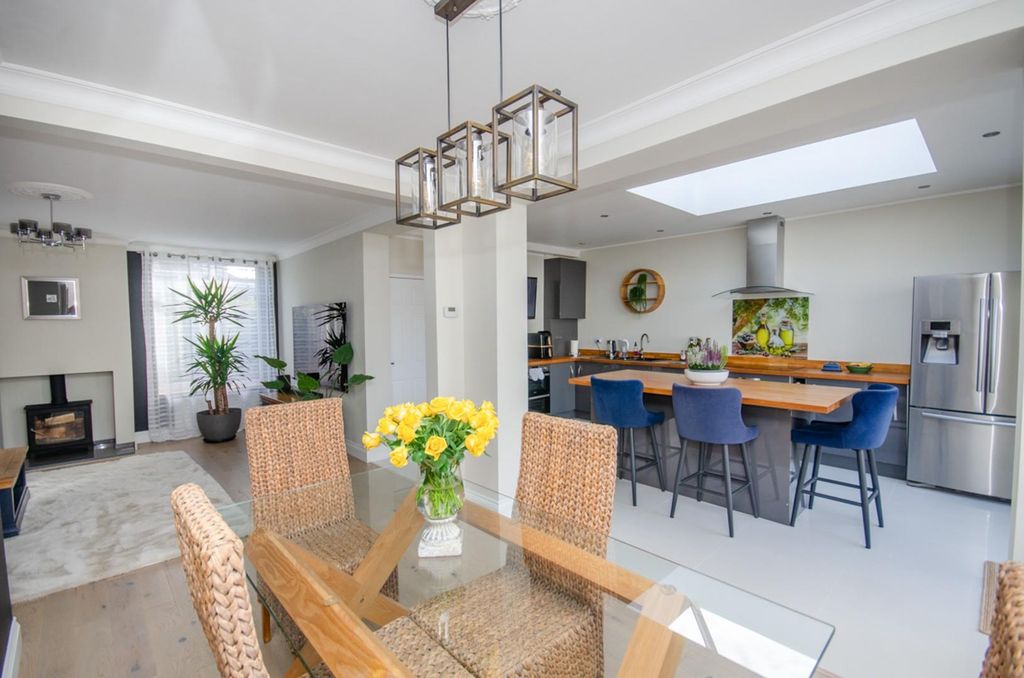 Property photo 2 of 27 Kitchn-Dining-Lounge.Jpg