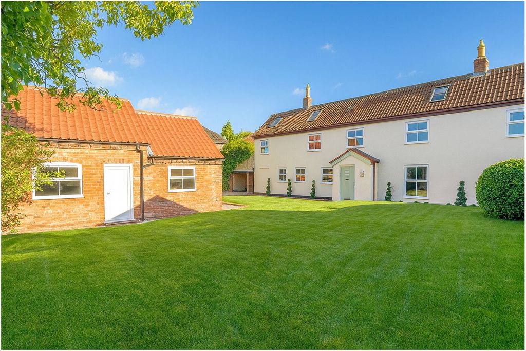 Property photo 1 of 18 Front View