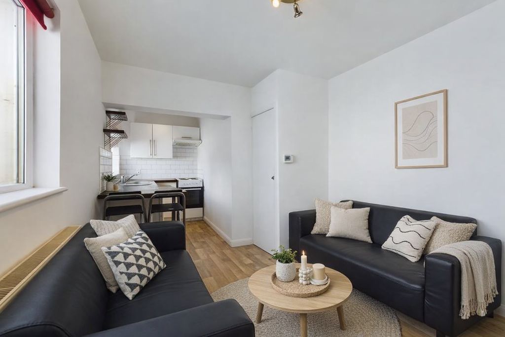 Property photo 2 of 8 Photo 11