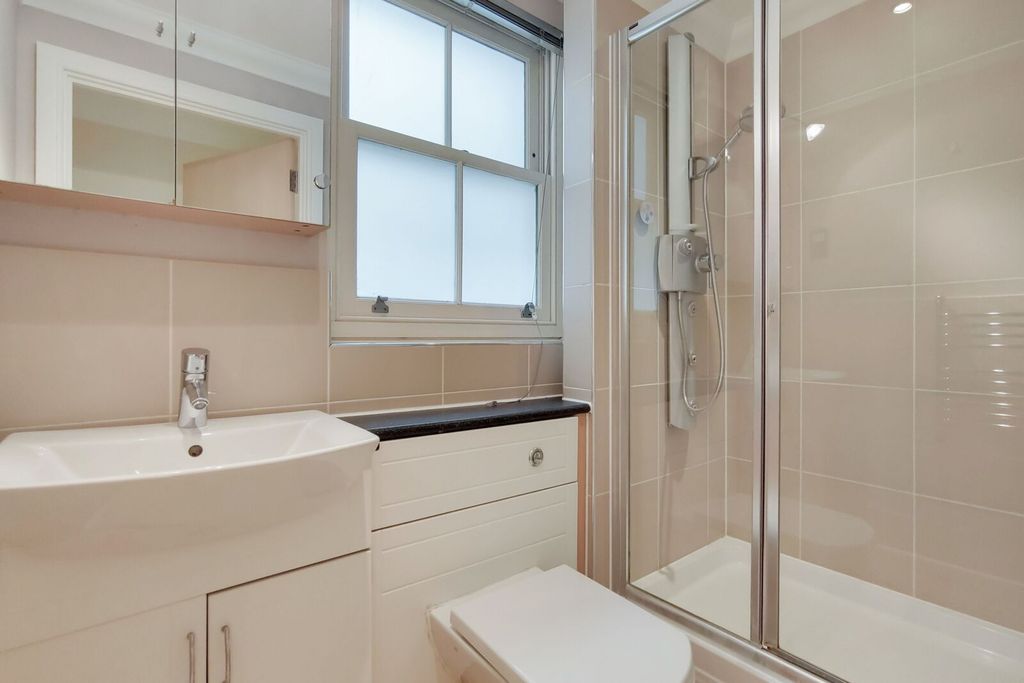 Additional image 17 of 3 bed flat for saleBridge Road, Hampton Court, East Molesey KT8