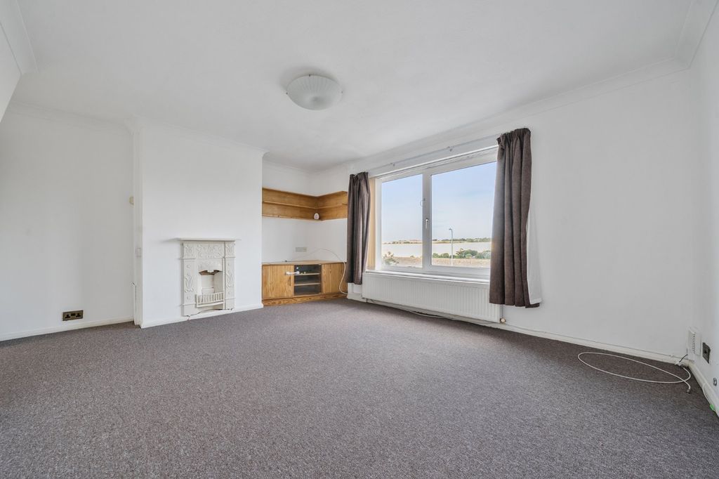 Property photo 2 of 18 Picture No. 36