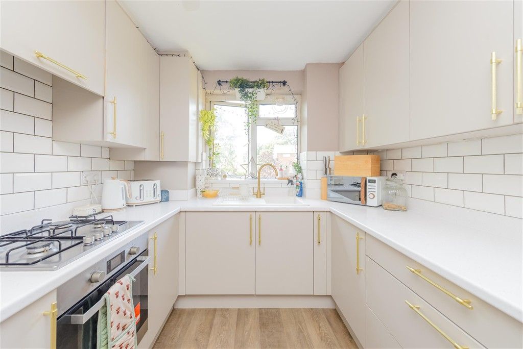Property photo 3 of 9 Kitchen