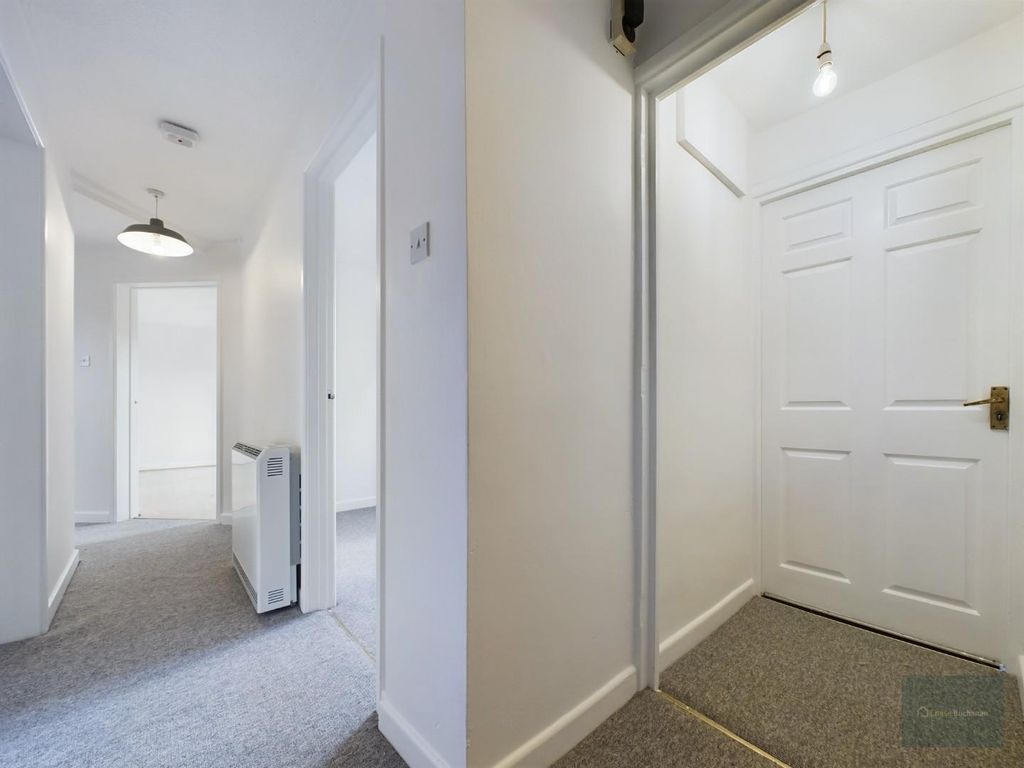 Property photo 2 of 8 Entrance Hall: