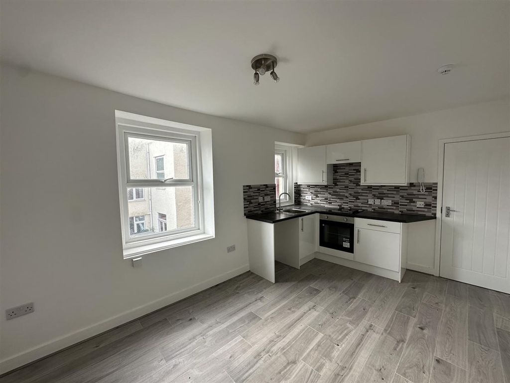 Property photo 2 of 3