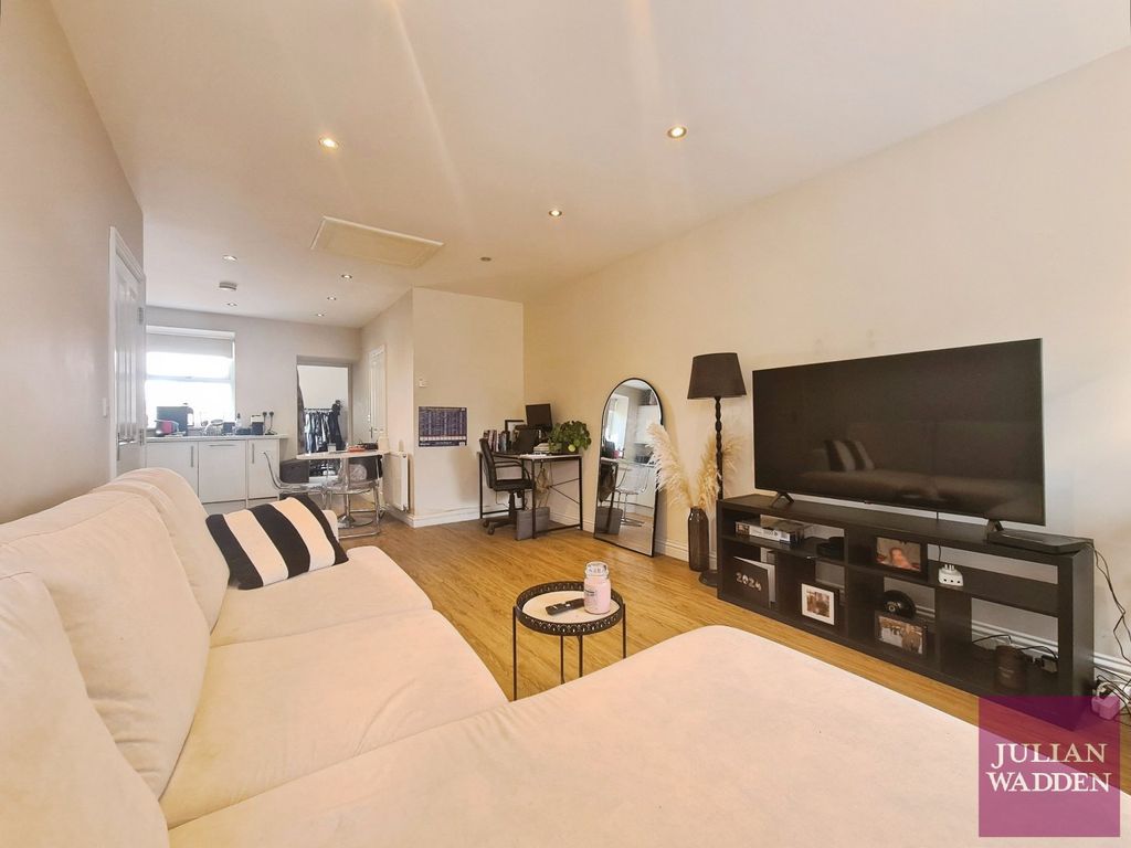 Property photo 3 of 12 Picture No. 10