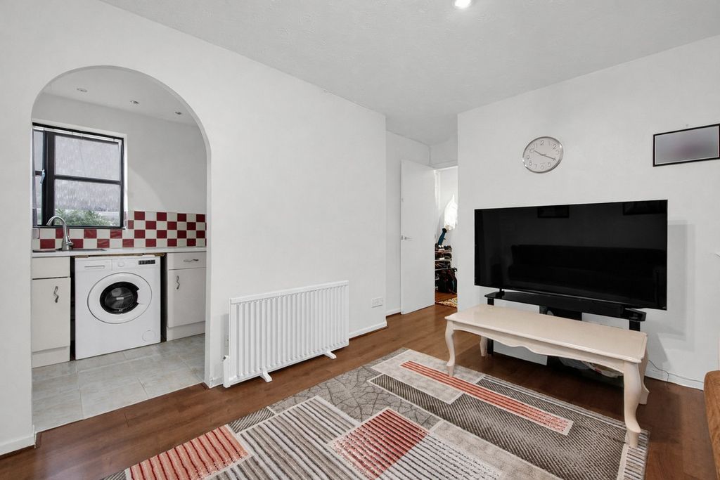 Property photo 2 of 8