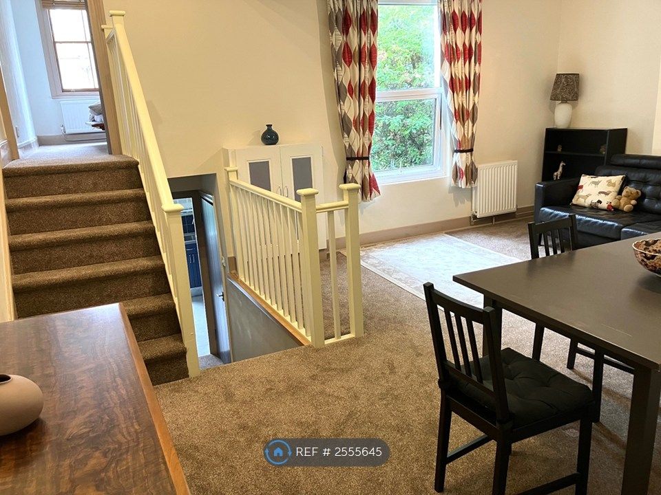 Property photo 1 of 17 Living Room