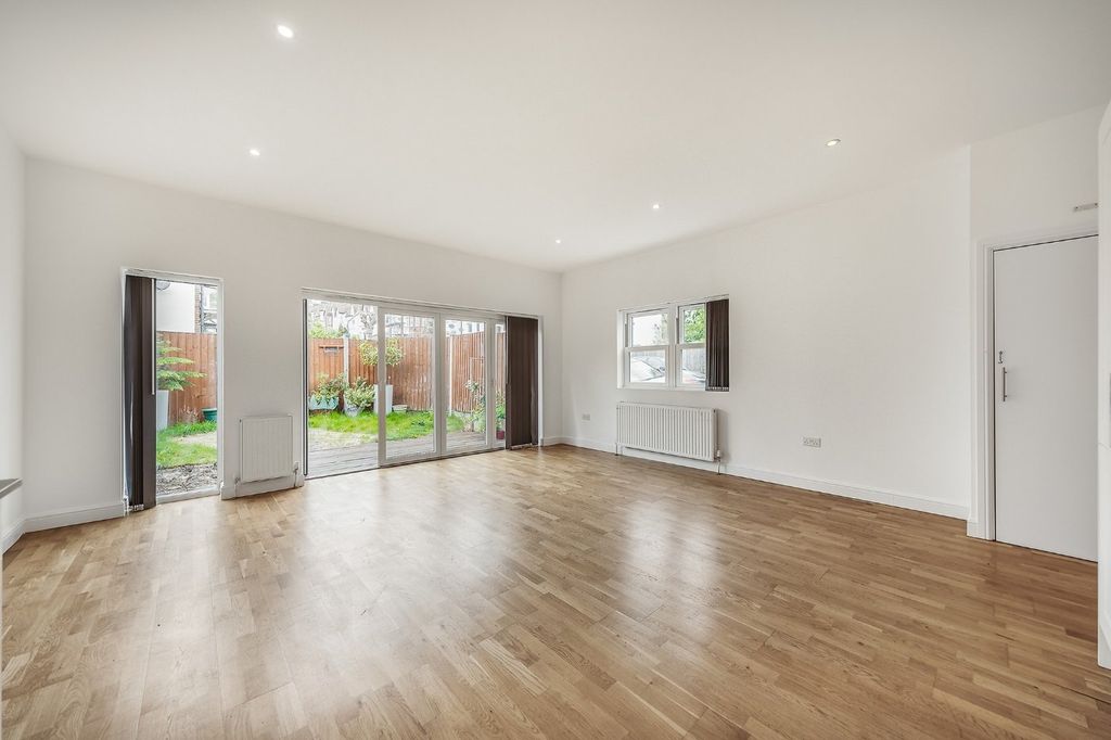 Property photo 2 of 14 Picture No. 08