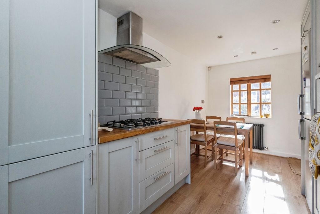 Property photo 3 of 23 Pbox-Img.Jpg