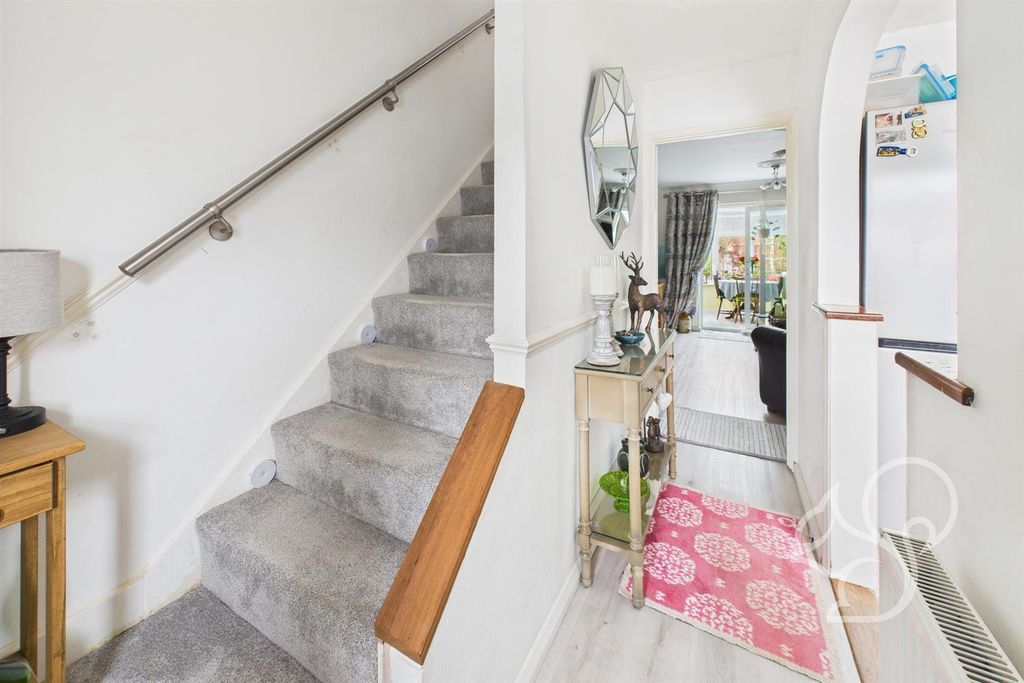 Property photo 2 of 17 Entrance Hall