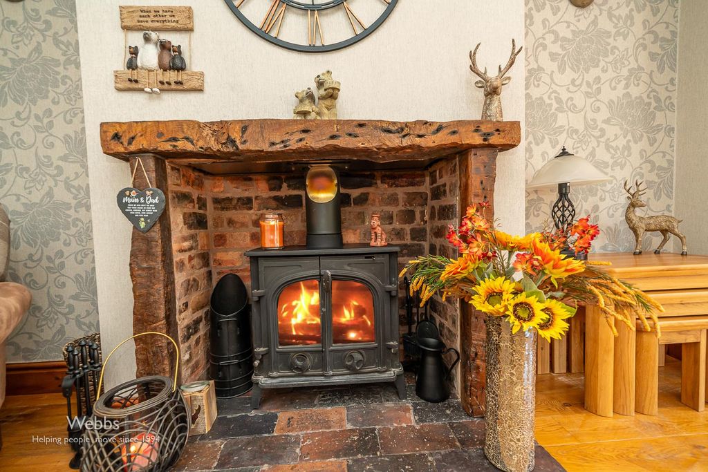 Property photo 2 of 44 Â© Webbs Estate Agents Â© (38 Of 123).Jpg