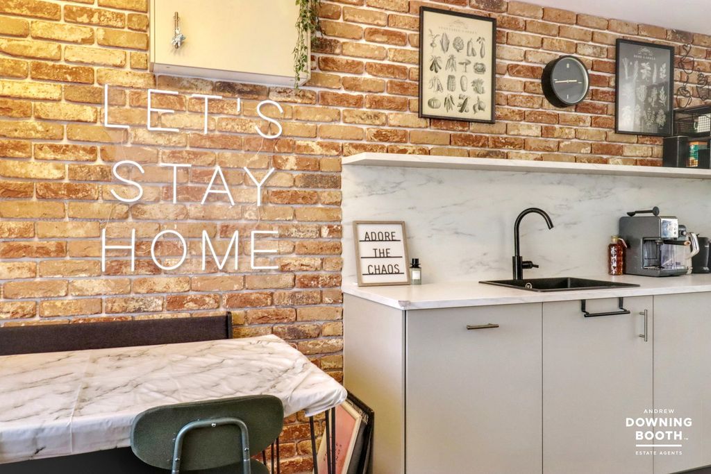 Property photo 3 of 28