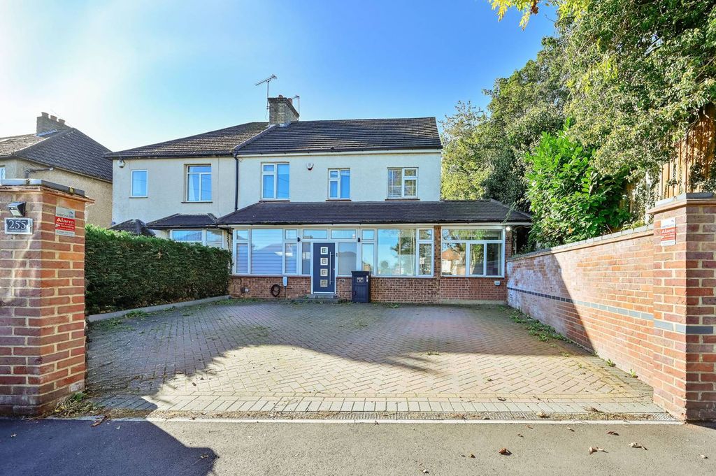 Property photo 2 of 33