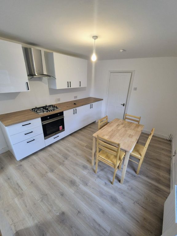 Property photo 3 of 8 Kitchen