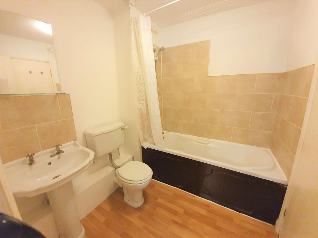 Property photo 2 of 11 20E St Marys Gardens (Bathroom).Jpg