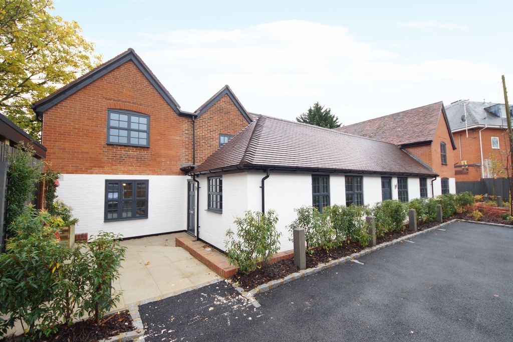 Property photo 1 of 7 Photo 01