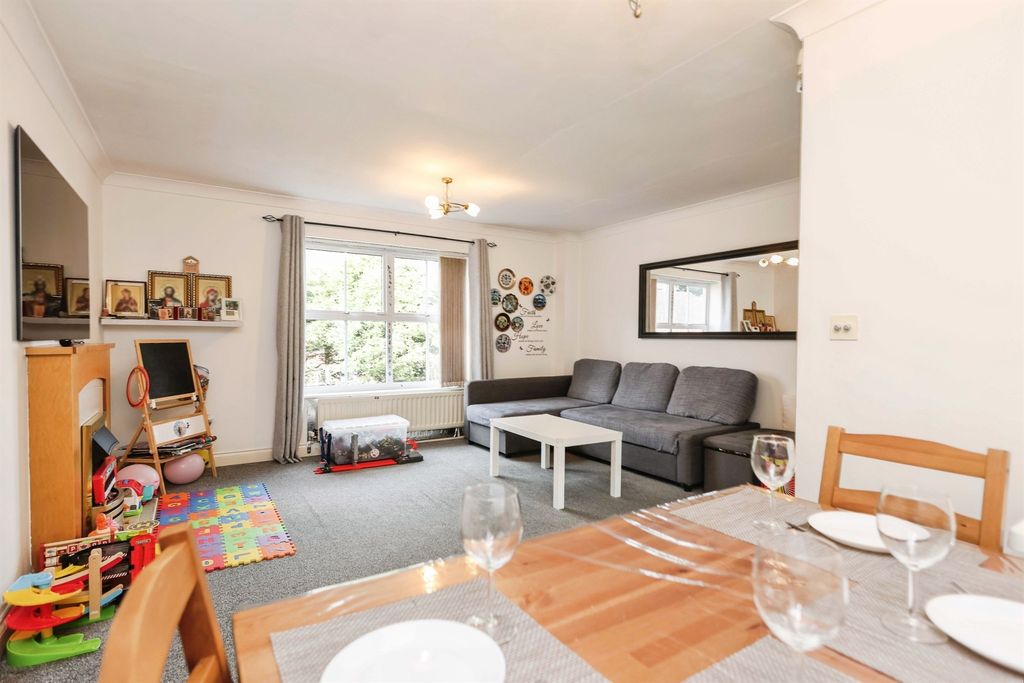 Property photo 2 of 17