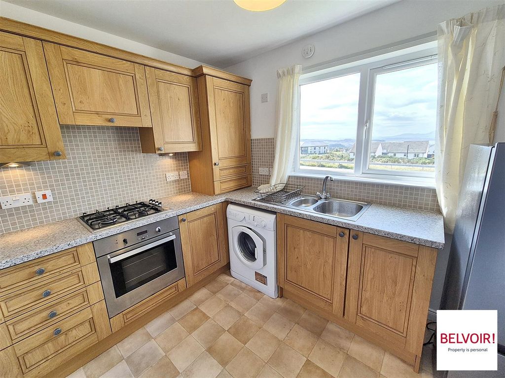 Property photo 2 of 10 Kitchen