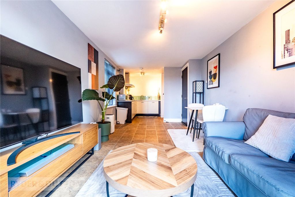 Property photo 2 of 16 Open Plan